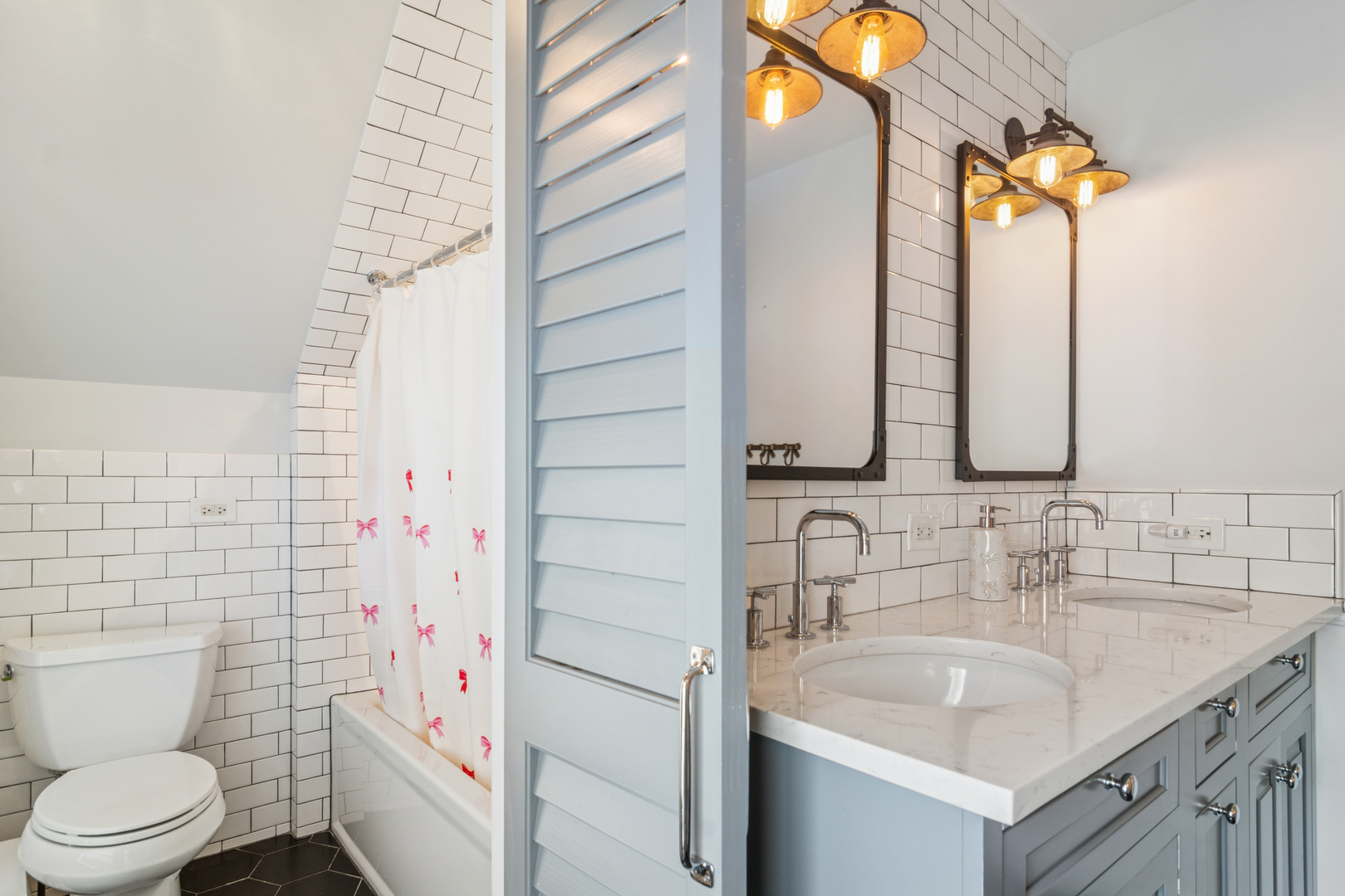 526 South Grove Avenue Barrington, IL 60010 - Photo 33 of 50 a bathroom with a sink toilet and shower