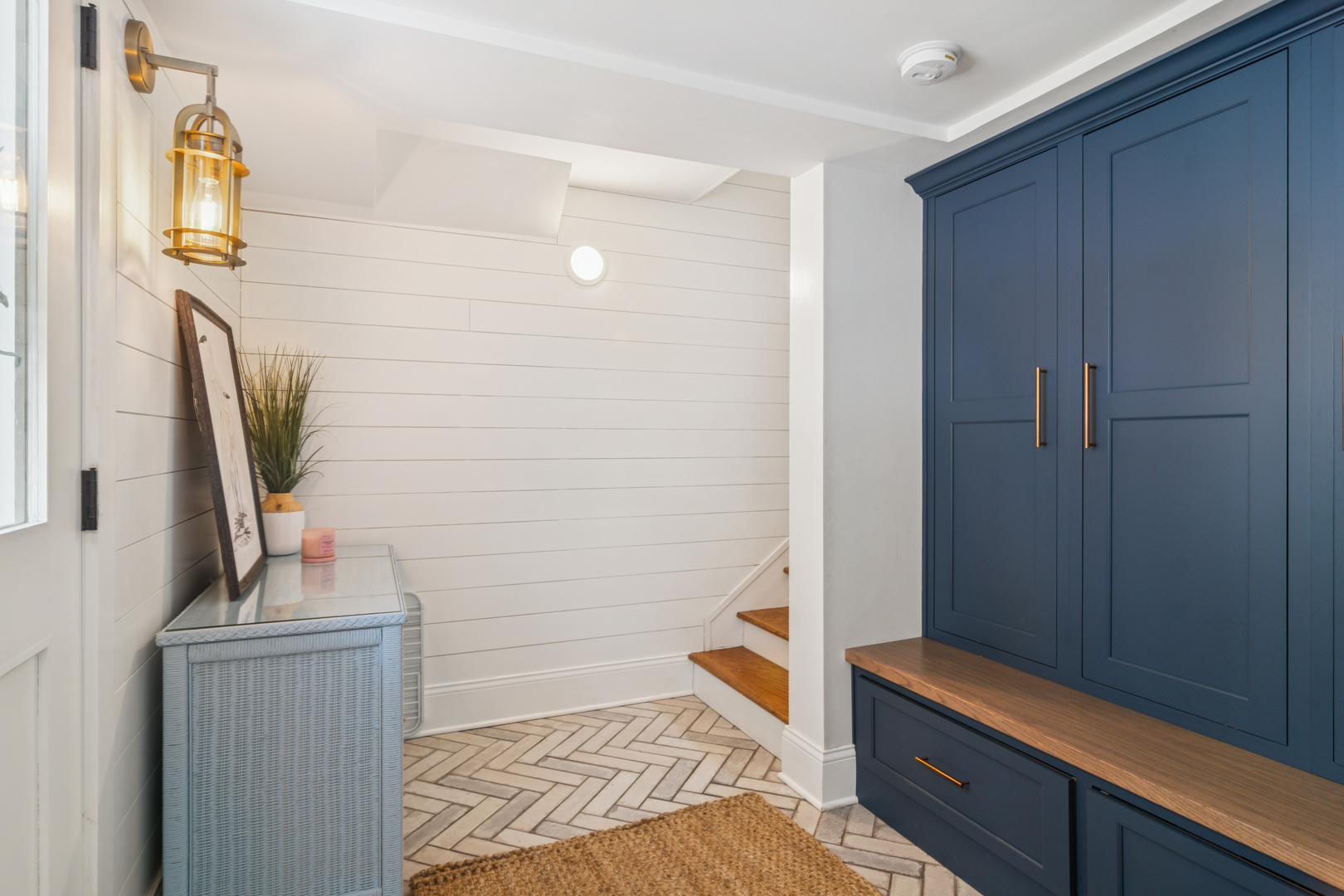 526 South Grove Avenue Barrington, IL 60010 - Photo 39 of 50 a view of bathroom