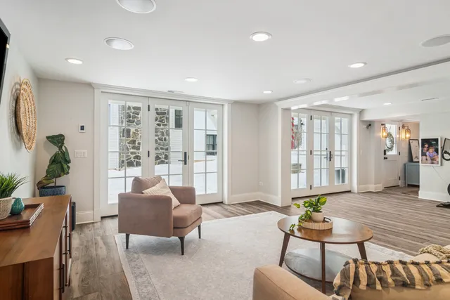 $1,250,000 | 526 South Grove Avenue, Barrington, IL 60010