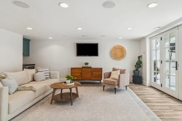 $1,250,000 | 526 South Grove Avenue, Barrington, IL 60010