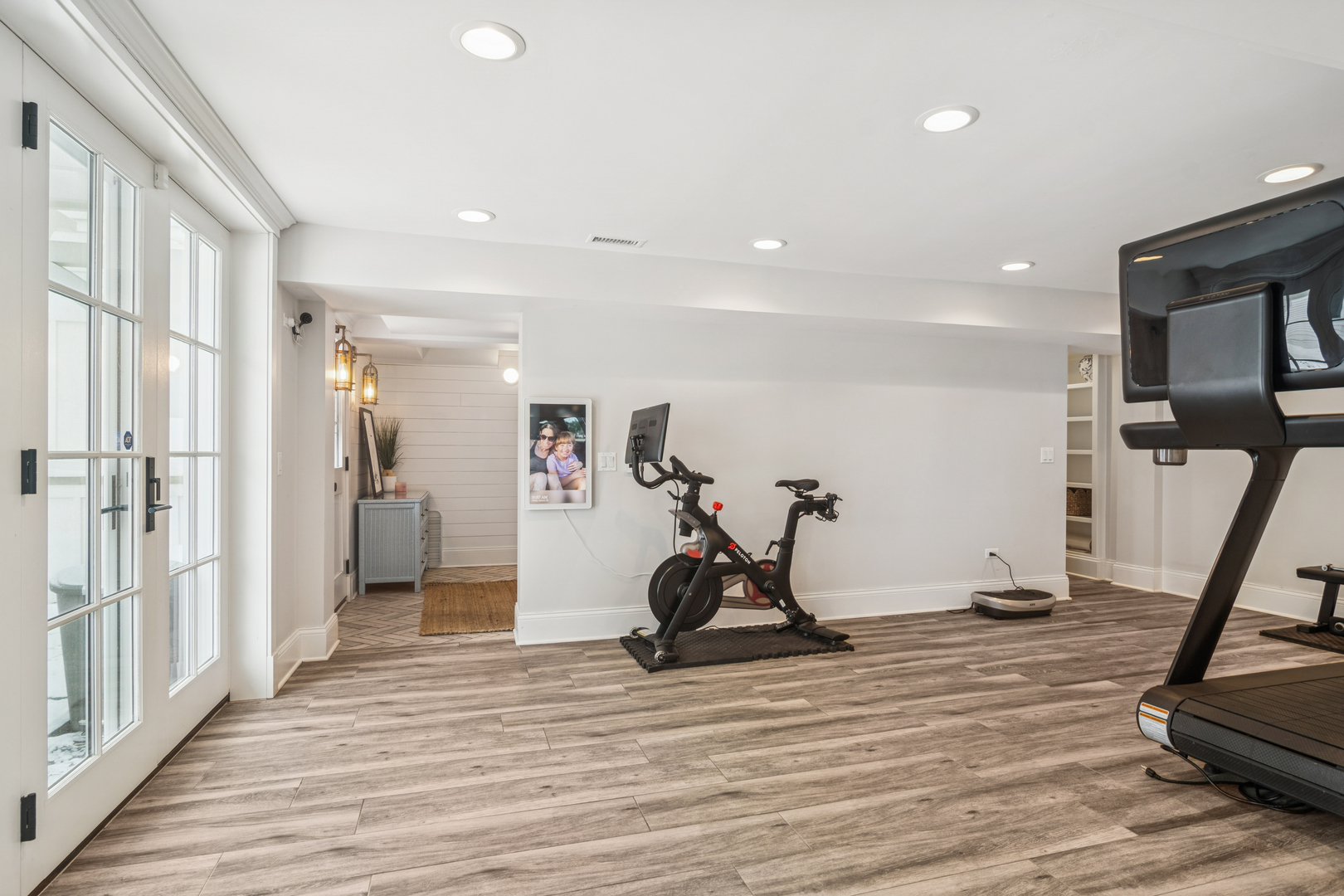 526 South Grove Avenue Barrington, IL 60010 - Photo 44 of 50 a view of a room with gym equipment