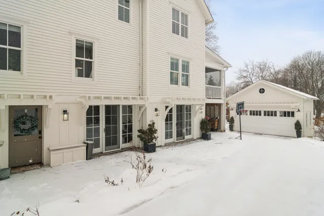 $1,250,000 | 526 South Grove Avenue, Barrington, IL 60010