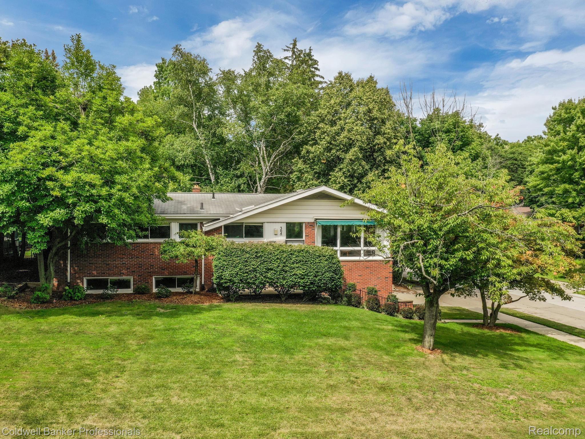 304 West Webster Road Royal Oak, MI 48073 - Photo 1 of 35 01-Welcome to 304 W Webster!.jpg