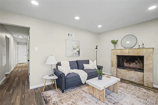 $179,900 | 12020 Lavida Avenue, St. Louis, MO 63138