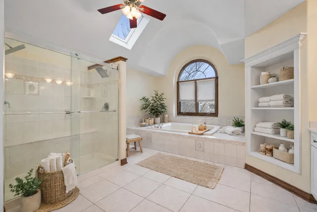 $900,000 | 884 Twin Elms Lane, Batavia, IL 60510