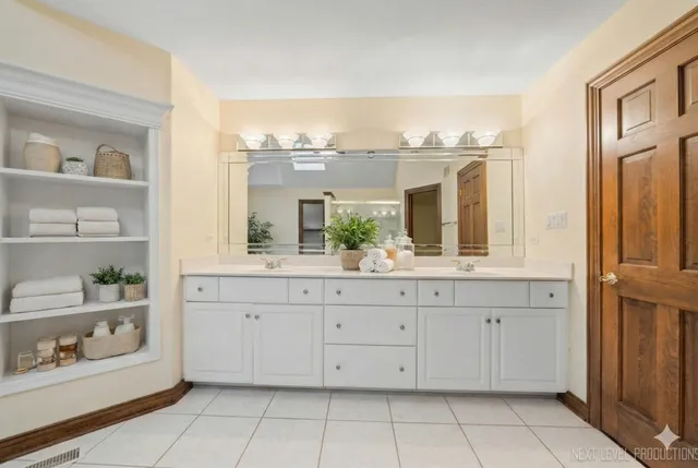 $900,000 | 884 Twin Elms Lane, Batavia, IL 60510