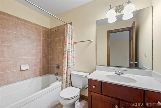 $900,000 | 884 Twin Elms Lane, Batavia, IL 60510