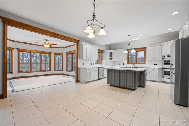 $900,000 | 884 Twin Elms Lane, Batavia, IL 60510