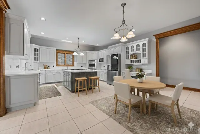 $900,000 | 884 Twin Elms Lane, Batavia, IL 60510