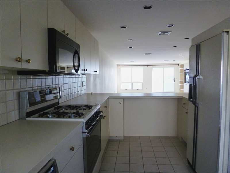 27 Poppasquash Road, Unit 27 Bristol, RI 02809 - Photo 7 of 20 Kitchen.
