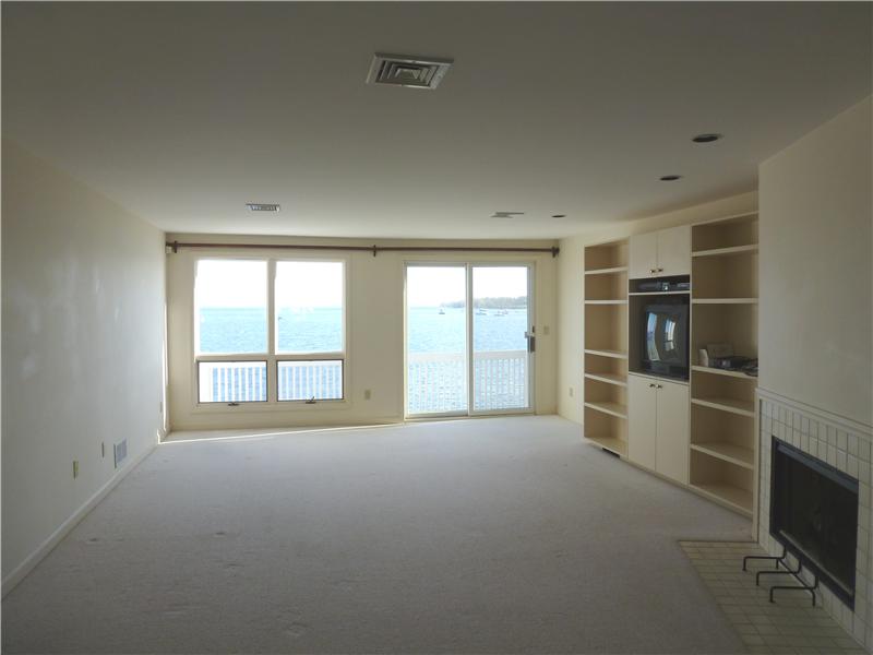 27 Poppasquash Road, Unit 27 Bristol, RI 02809 - Photo 8 of 20 Living Room.