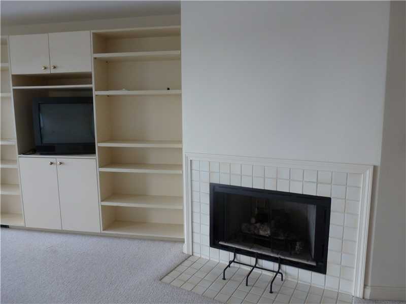 27 Poppasquash Road, Unit 27 Bristol, RI 02809 - Photo 9 of 20 Living Room.