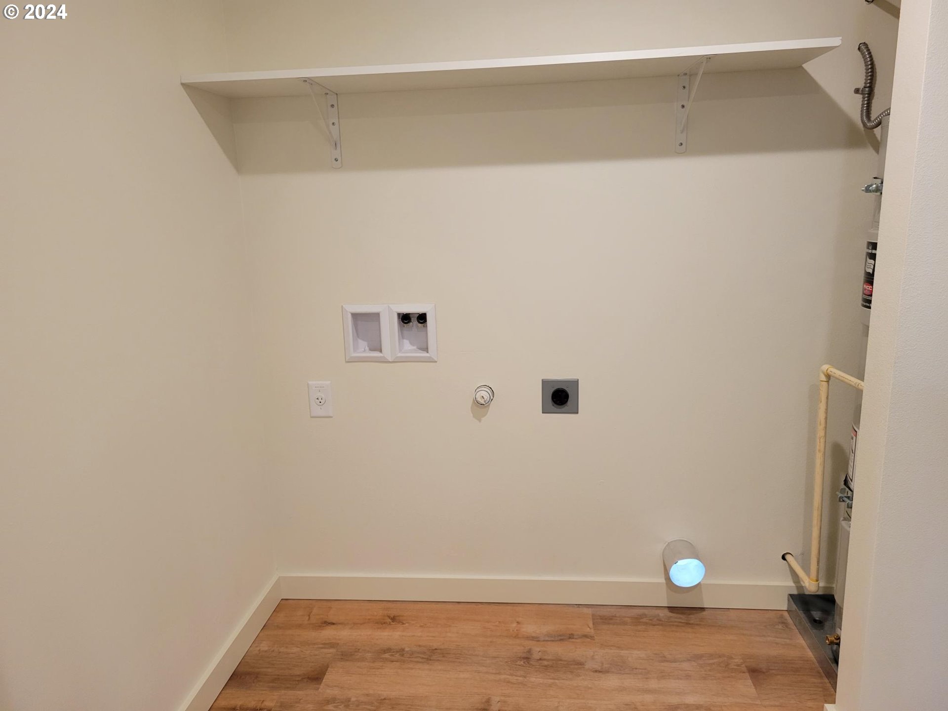 80 South 21st Street St. Helens, OR 97051 - Photo 14 of 28 a view of a small space