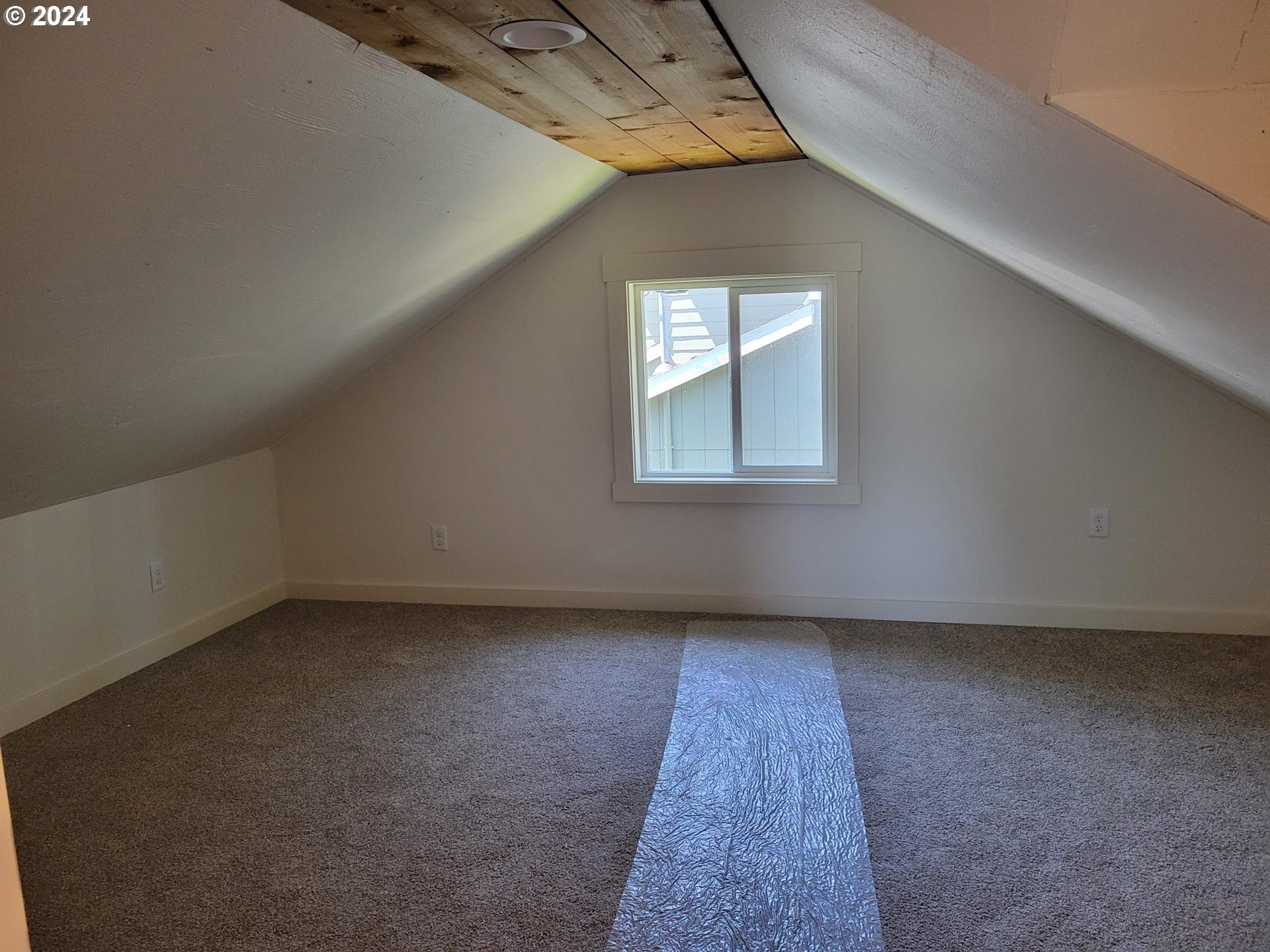 80 South 21st Street St. Helens, OR 97051 - Photo 22 of 28 an empty room with windows