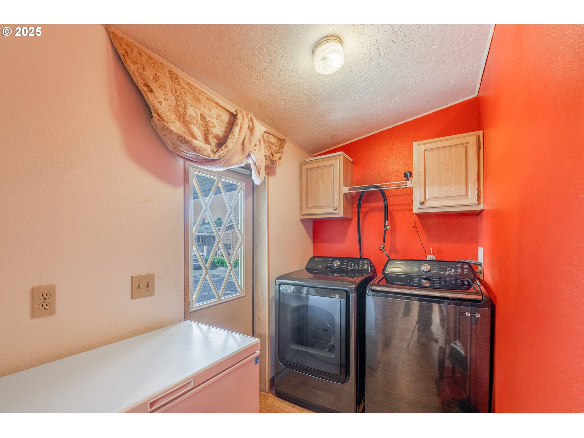 5064 Silver Loop Northeast Salem, OR 97305 - Photo 14 of 27 a kitchen that has a fridge and a stove in it
