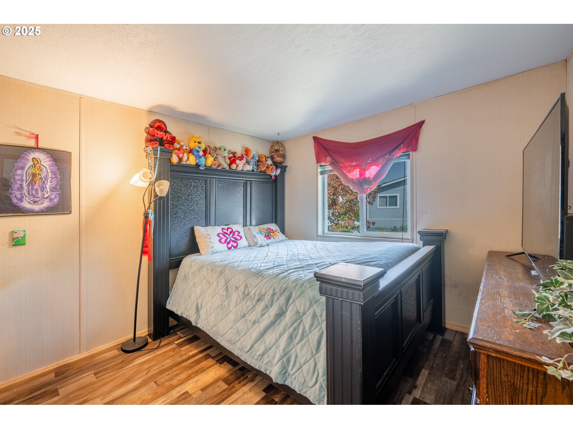 5064 Silver Loop Northeast Salem, OR 97305 - Photo 22 of 27 a bedroom with a bed and a dresser