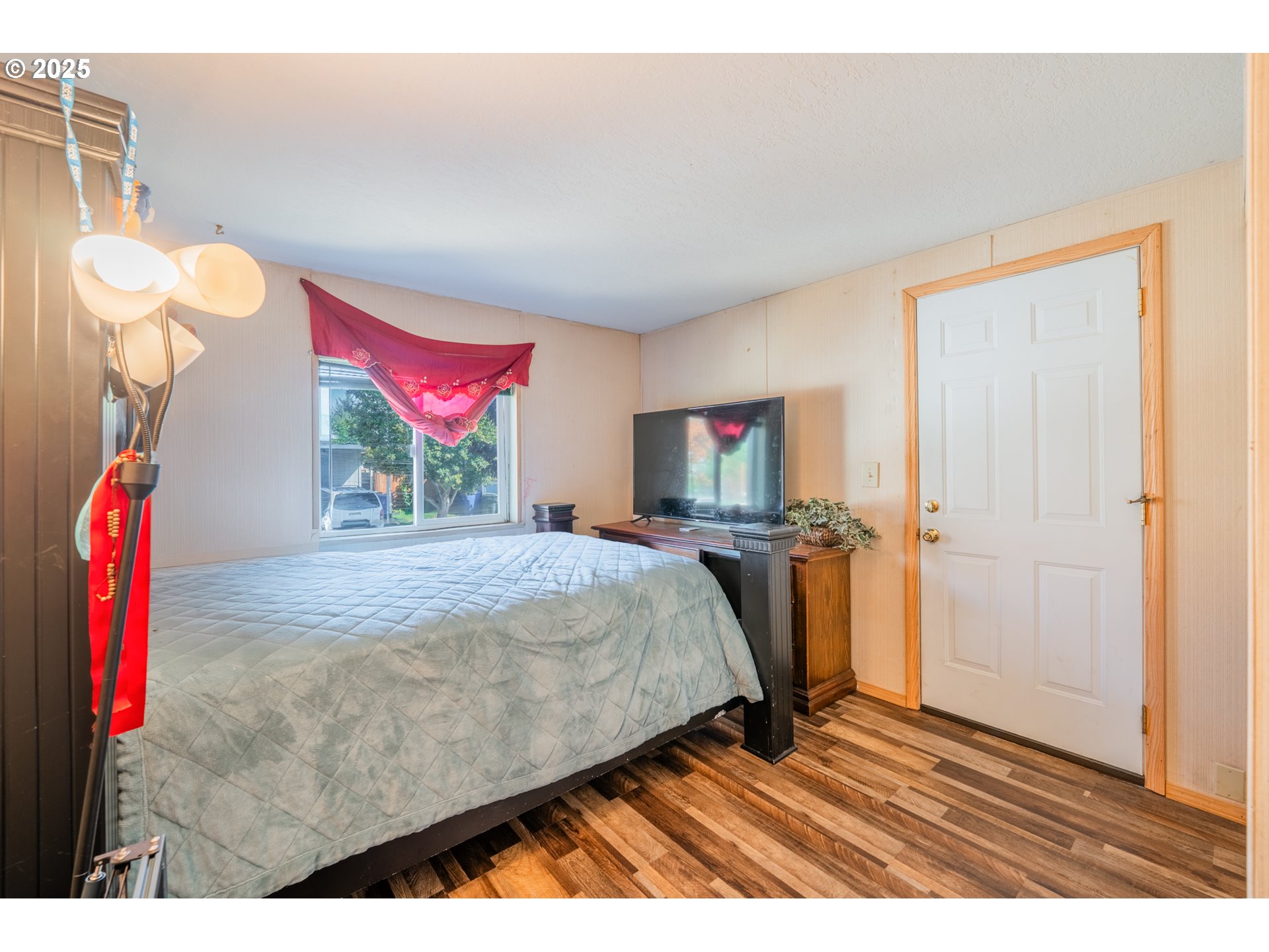 5064 Silver Loop Northeast Salem, OR 97305 - Photo 23 of 27 a bedroom with a bed and a dresser
