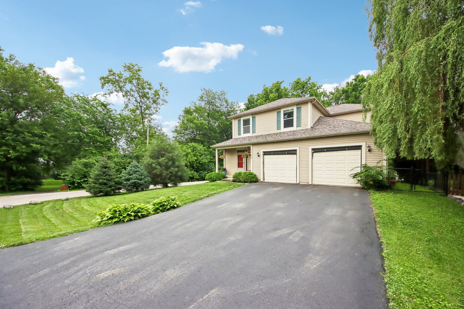 5105 West Flanders Road McHenry, IL 60050 - Photo 2 of 41