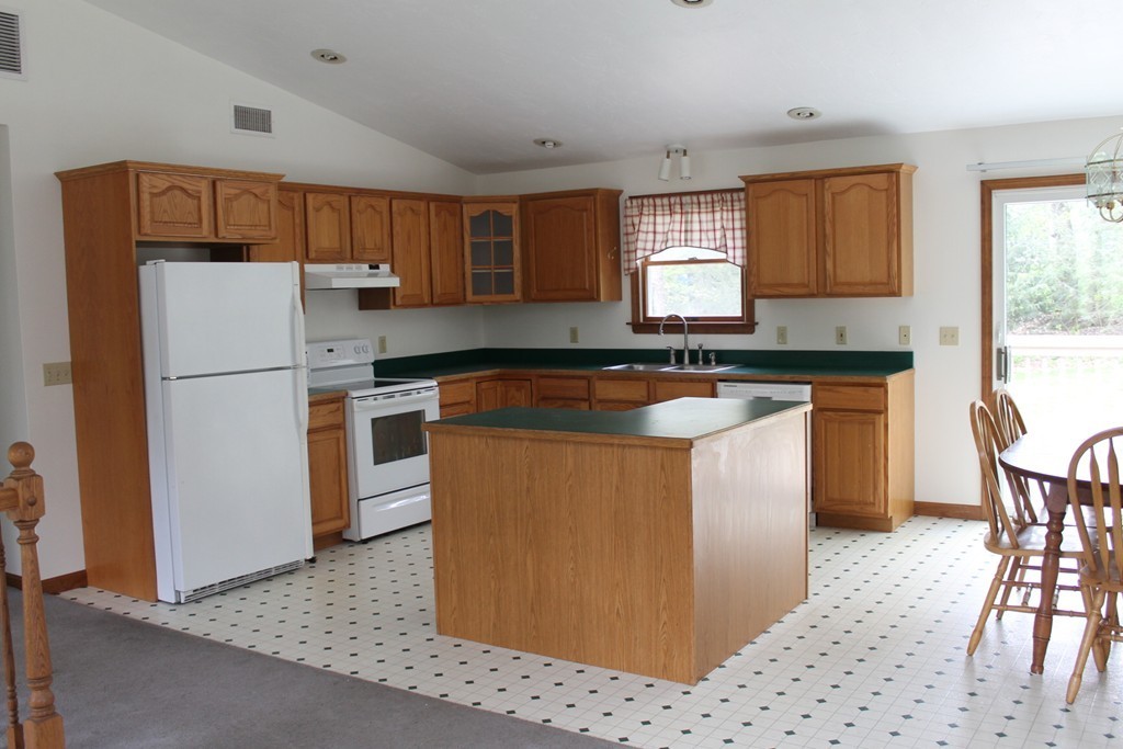 25 Corbin Road Dudley, MA 01571 - Photo 5 of 29