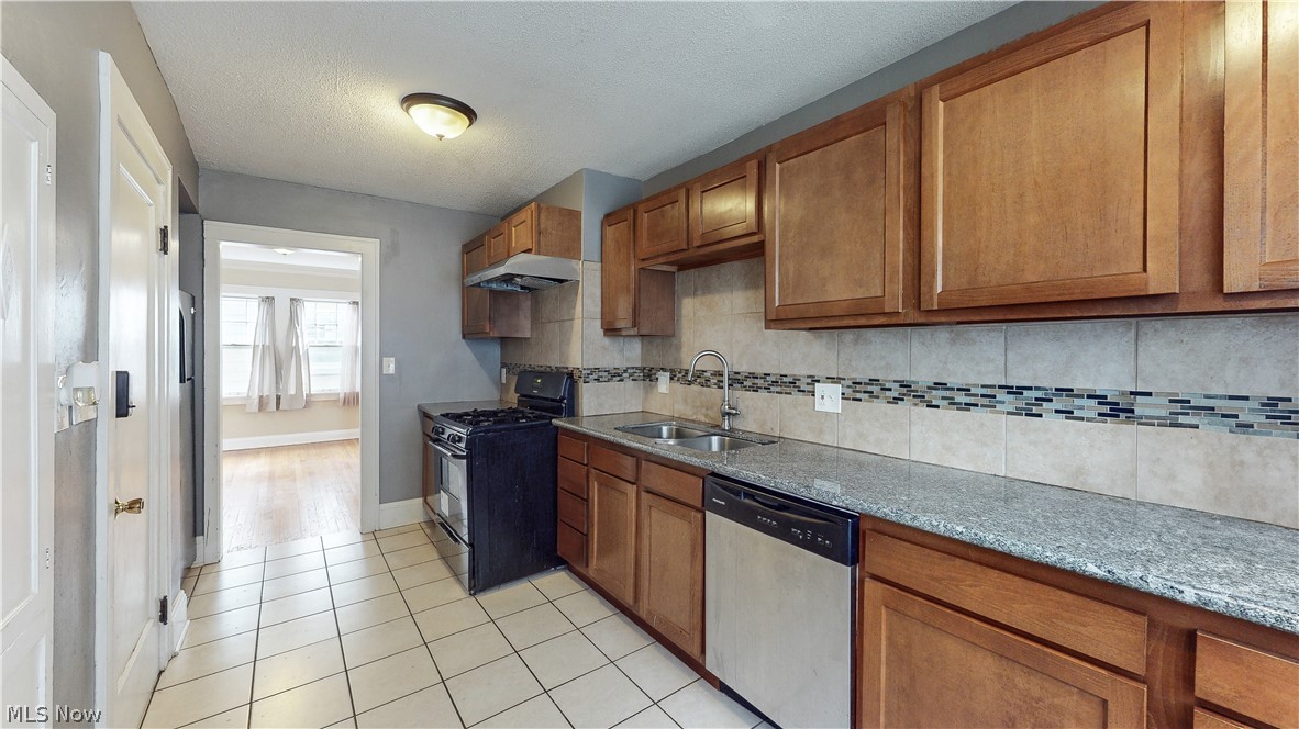 17615 Winslow Road Cleveland, OH 44120 - Photo 11 of 24