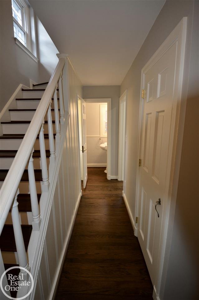 288 Fisher Road Grosse Pointe, MI 48230 - Photo 12 of 38 31342095-11.JPG
