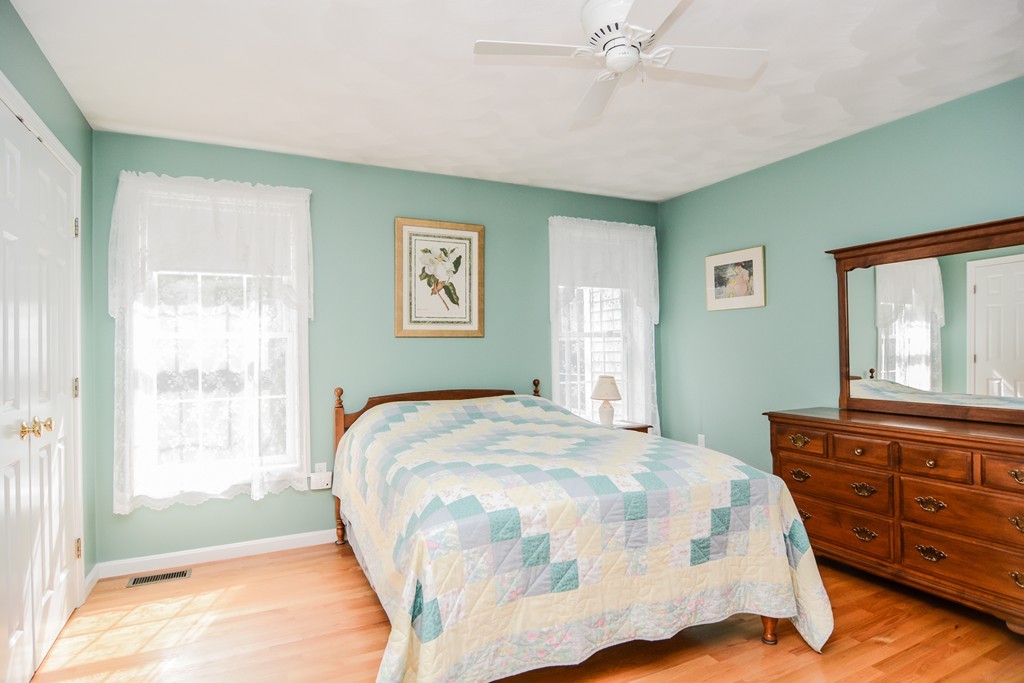 15 Hadleigh Road, Unit 15 Windham, NH 03087 - Photo 16 of 30