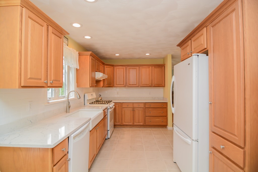 15 Hadleigh Road, Unit 15 Windham, NH 03087 - Photo 8 of 30