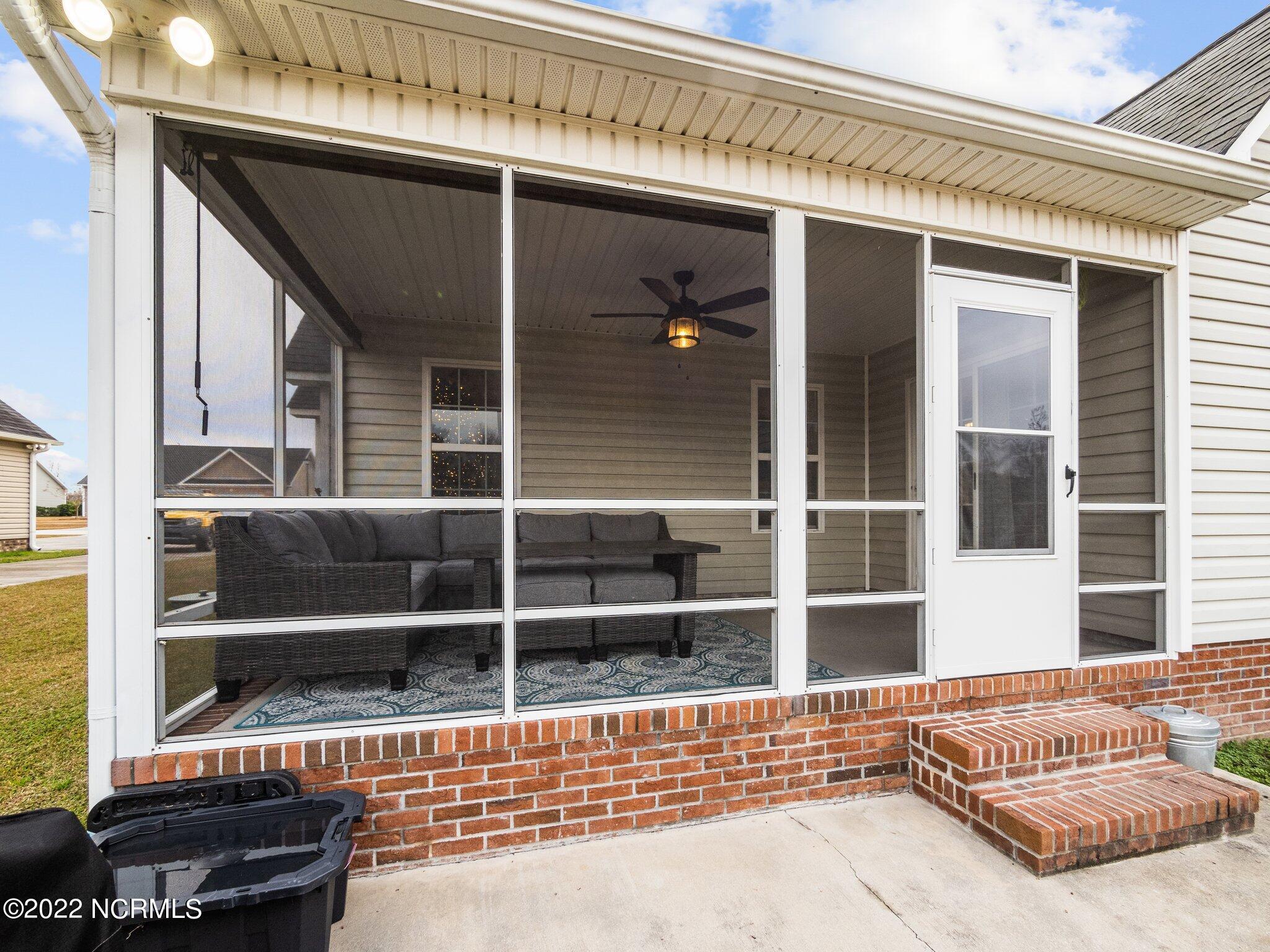 216 Emerald Ridge Road Jacksonville, NC 28546 - Photo 9 of 53 9-web-or-mls-08