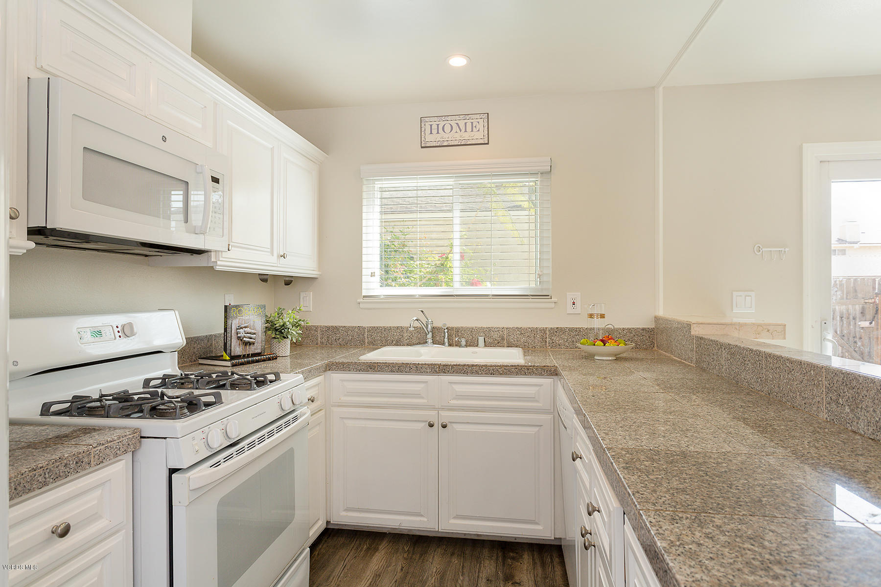 14860 Reedley Street, Unit C Moorpark, CA 93021 - Photo 9 of 26 Reedley9-mls