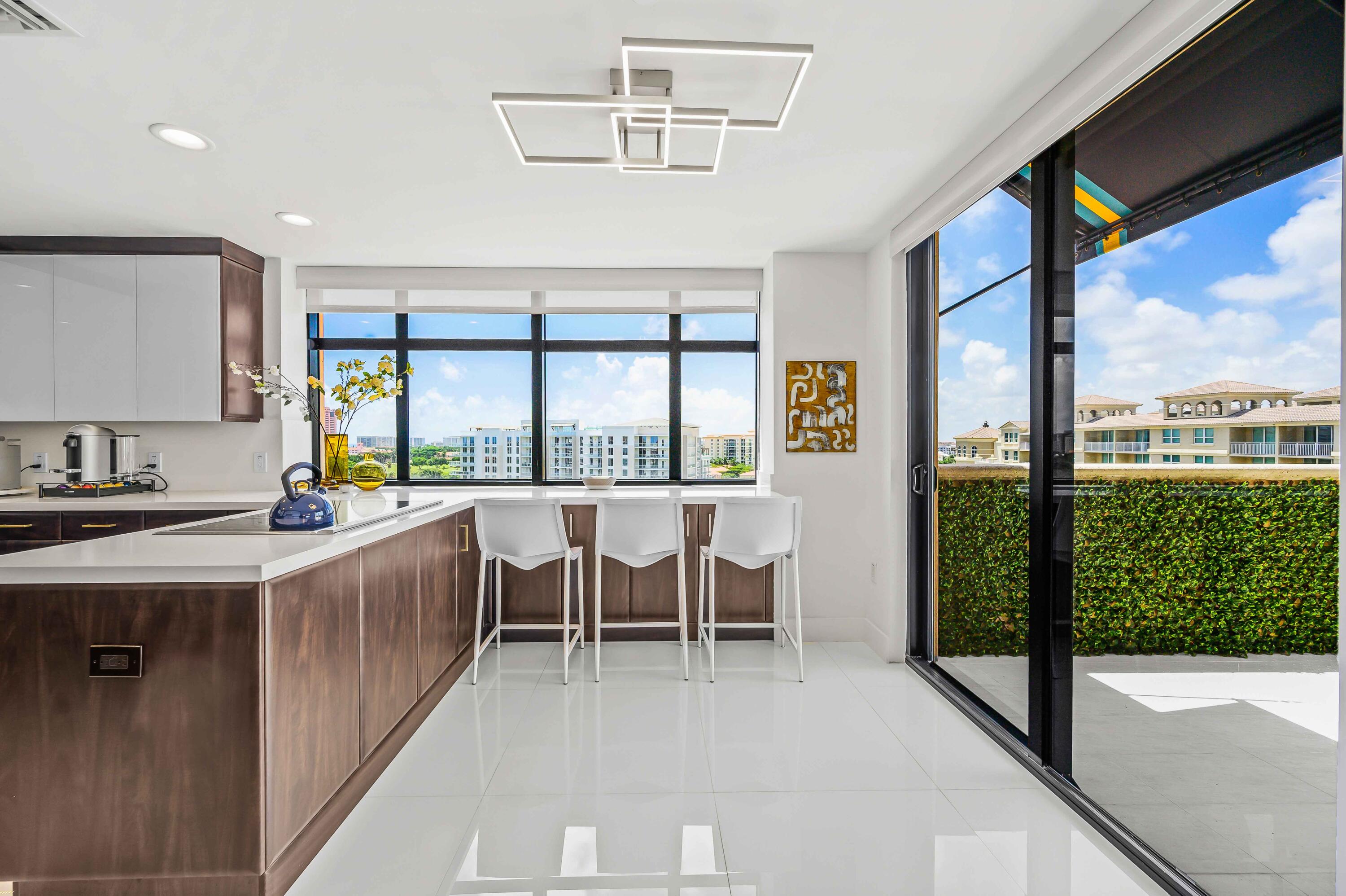 200 East Palmetto Park Road, Unit PH2 Boca Raton, FL 33432 - Photo 21 of 66 Eat-In Kitchen