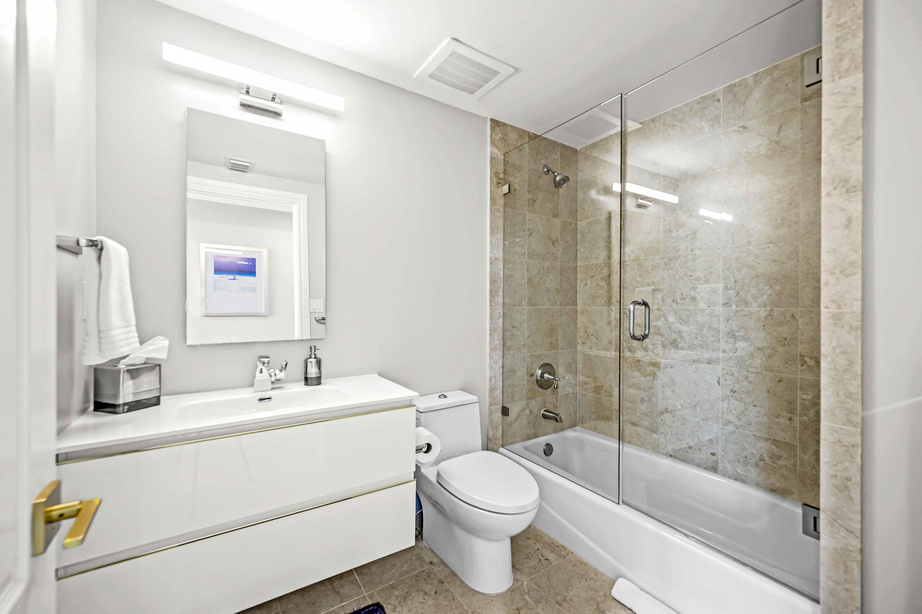 200 East Palmetto Park Road, Unit PH2 Boca Raton, FL 33432 - Photo 37 of 66 Guest Full Bath #1