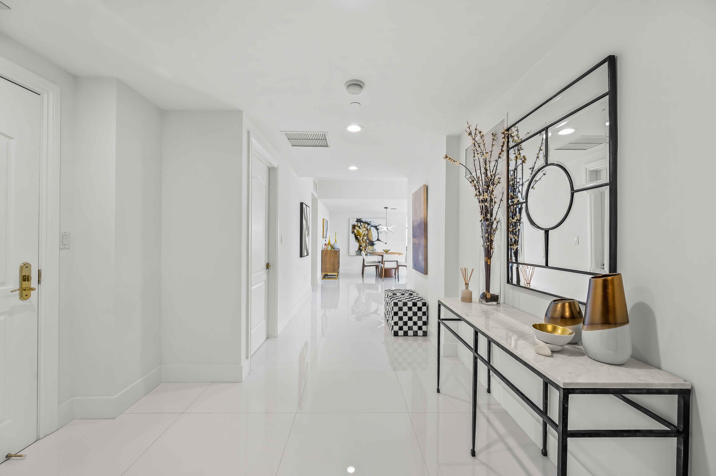 200 East Palmetto Park Road, Unit PH2 Boca Raton, FL 33432 - Photo 8 of 66 Foyer/Entry