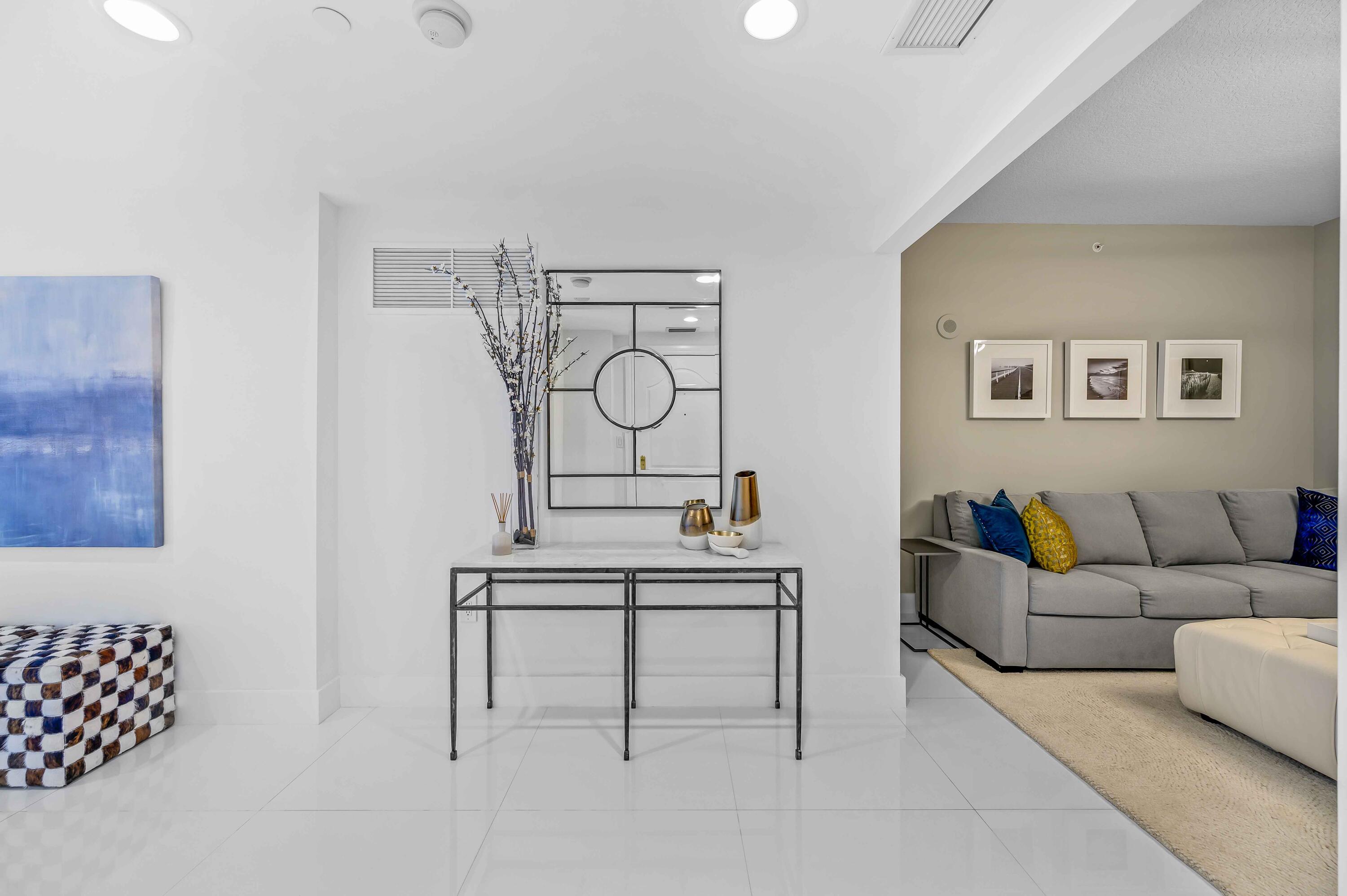 200 East Palmetto Park Road, Unit PH2 Boca Raton, FL 33432 - Photo 9 of 66 Foyer - Den/Family Room