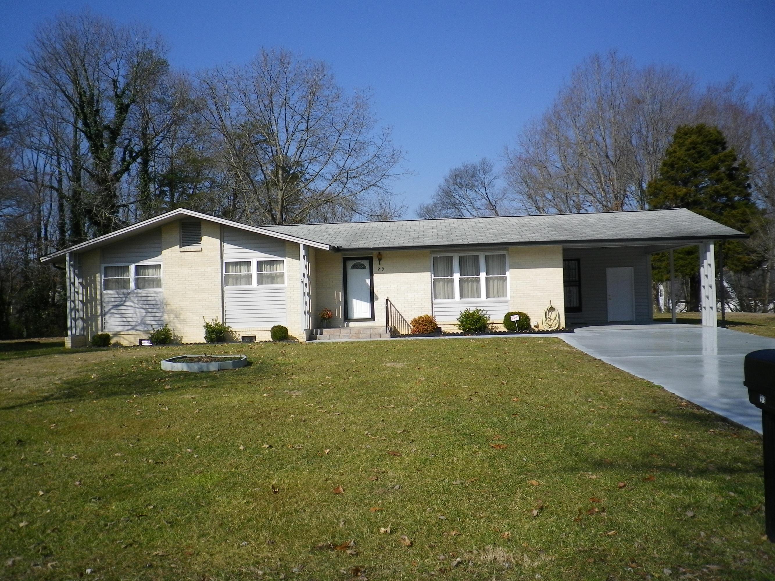 219 North Apache Road Clinton, TN 37716 - Photo 1 of 19 IMGP3579