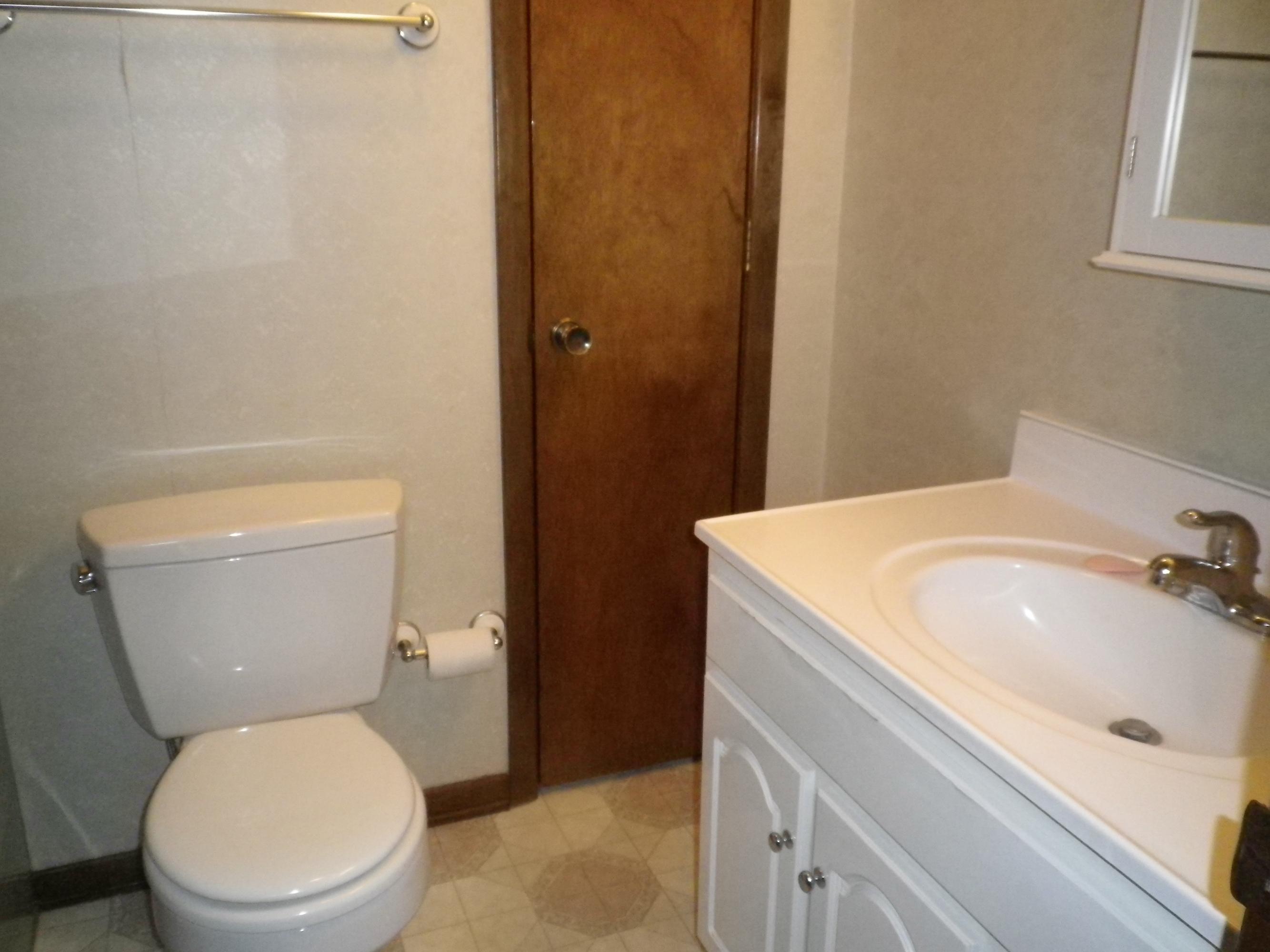 219 North Apache Road Clinton, TN 37716 - Photo 11 of 19 IMGP3588