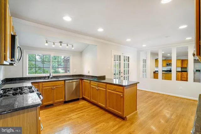 $4,000 | 9821 Hampton Lane, Fairfax, VA 22030