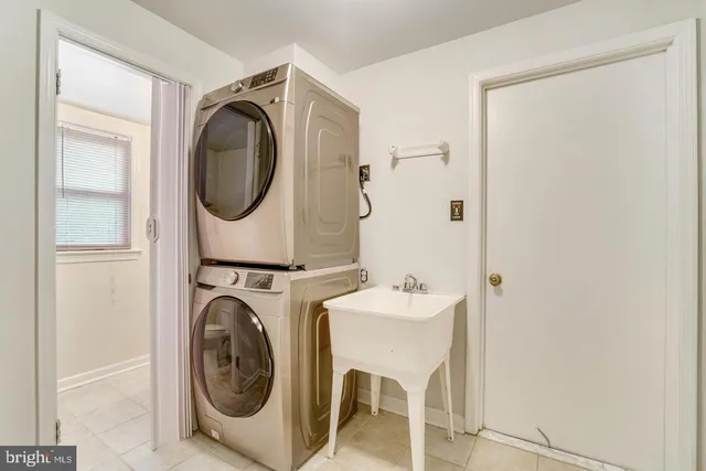 $4,000 | 9821 Hampton Lane, Fairfax, VA 22030