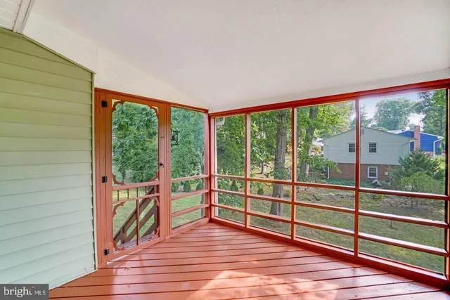 $4,000 | 9821 Hampton Lane, Fairfax, VA 22030