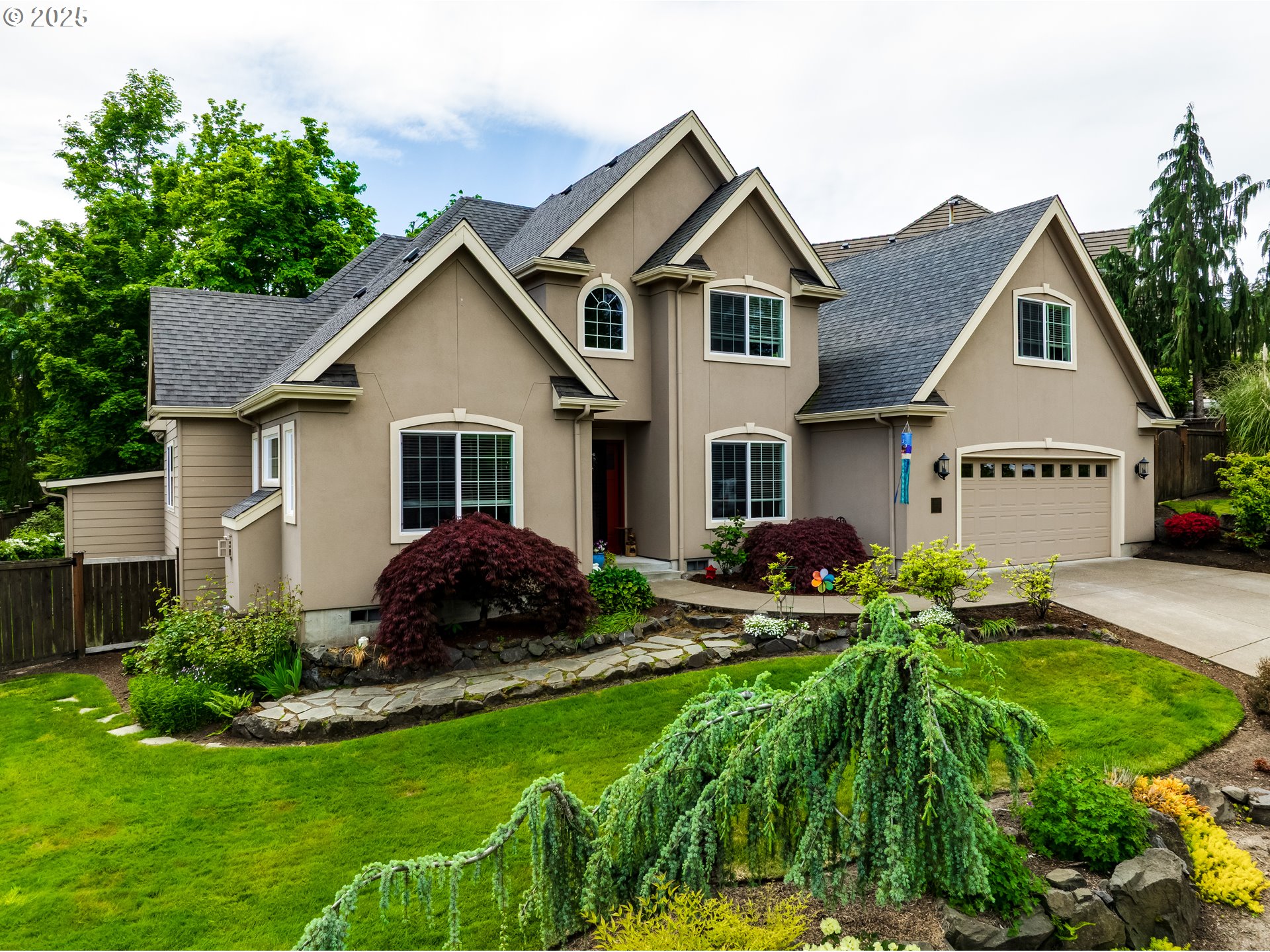 6111 Fernhill Loop Springfield, OR 97478 - Photo 1 of 48 a front view of house with yard and green space