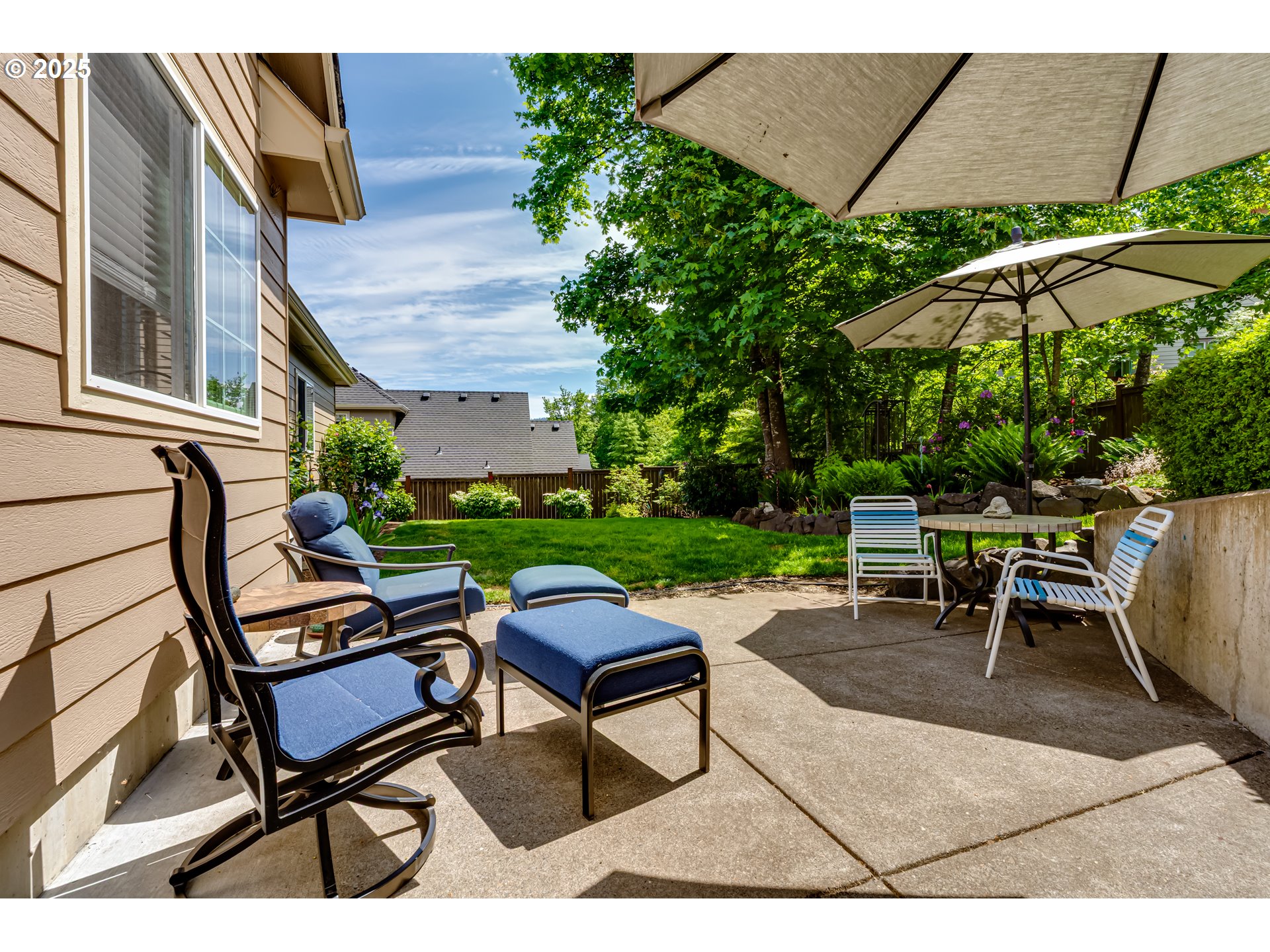 6111 Fernhill Loop Springfield, OR 97478 - Photo 40 of 48 a view of a backyard with sitting area