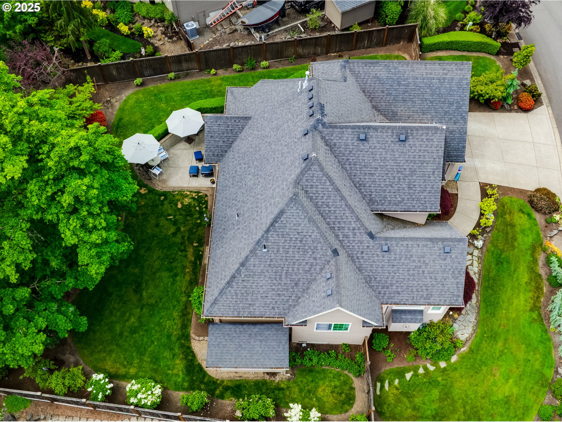 6111 Fernhill Loop Springfield, OR 97478 - Photo 45 of 48 an aerial view of multiple houses with outdoor space