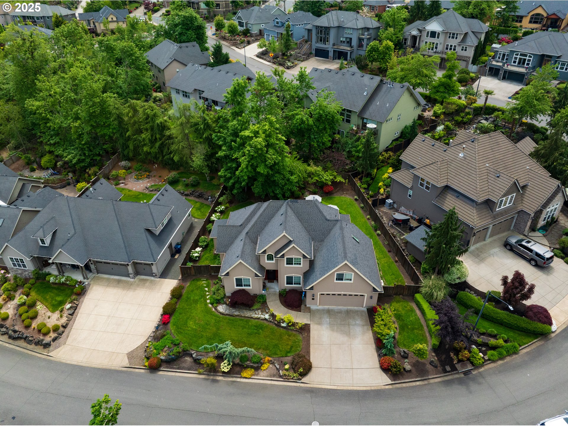 6111 Fernhill Loop Springfield, OR 97478 - Photo 46 of 48 an aerial view of a house with a garden and parking space