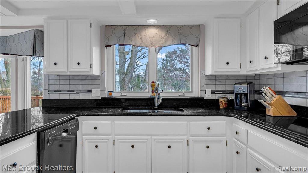 404 Shellbourne Drive Rochester Hills, MI 48309 - Photo 13 of 52