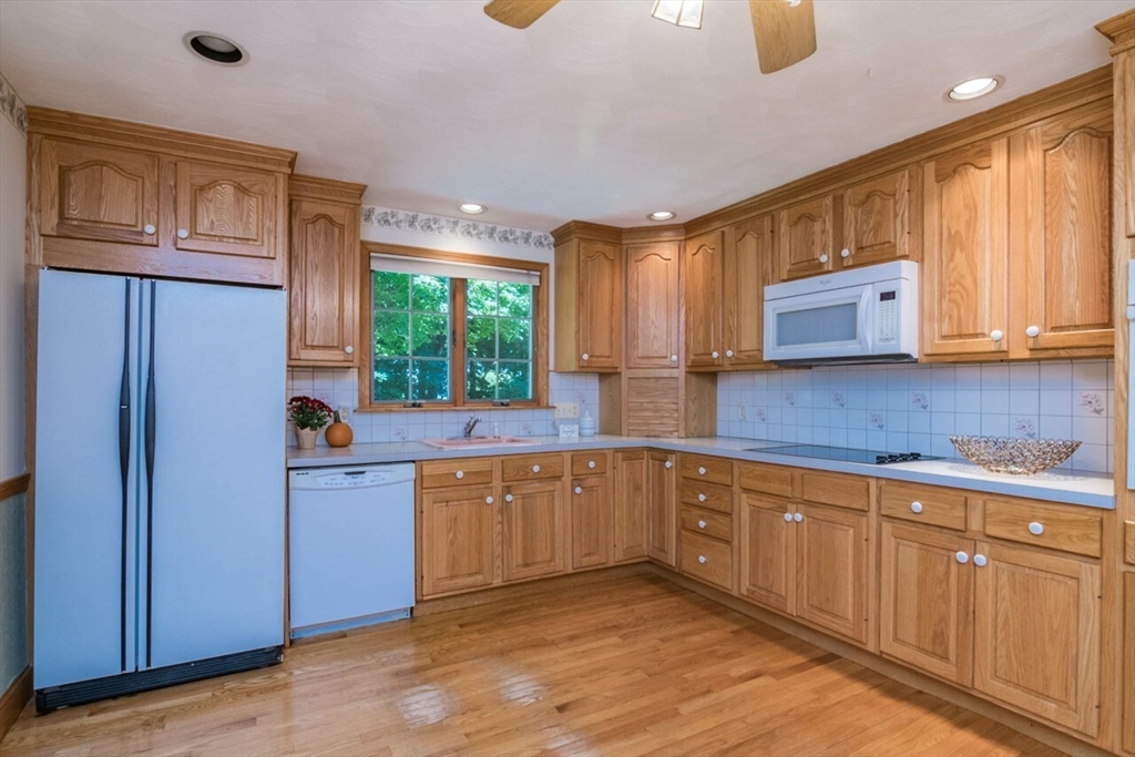 45 Viscount Road Longmeadow, MA 01106 - Photo 11 of 40