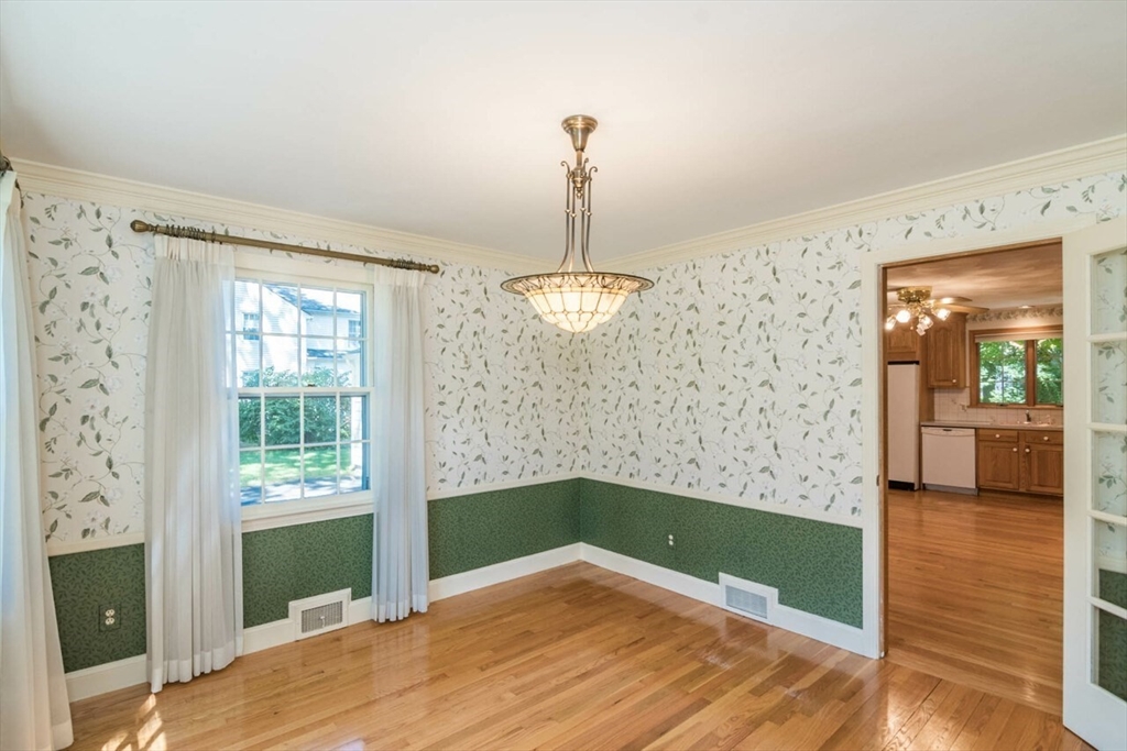 45 Viscount Road Longmeadow, MA 01106 - Photo 8 of 40