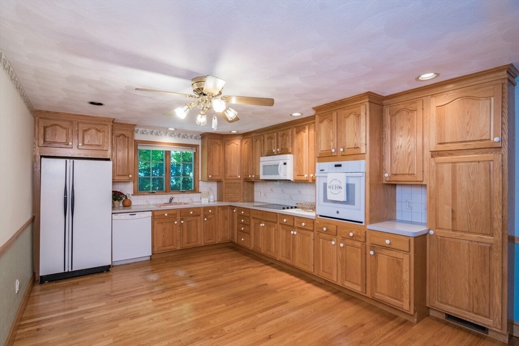45 Viscount Road Longmeadow, MA 01106 - Photo 10 of 40