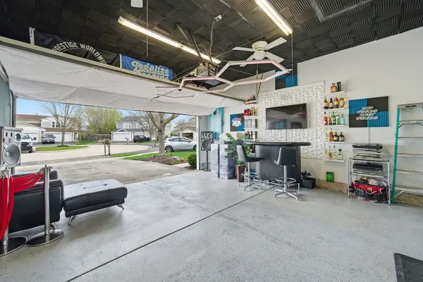 $300,000 | 620 Wedgewood Circle, Lake In The Hills, IL 60156