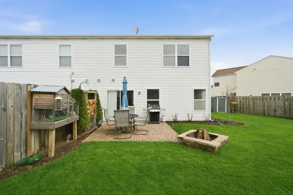 $300,000 | 620 Wedgewood Circle, Lake In The Hills, IL 60156