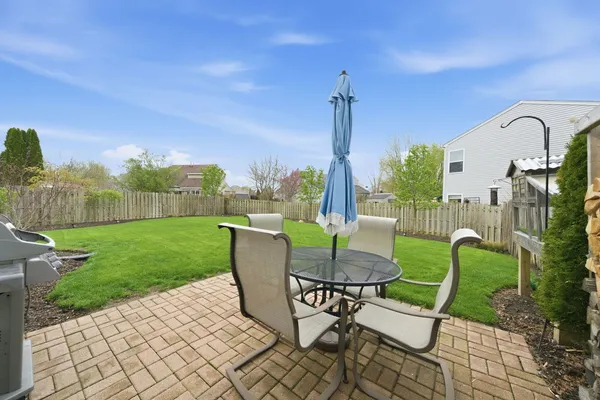 $300,000 | 620 Wedgewood Circle, Lake In The Hills, IL 60156