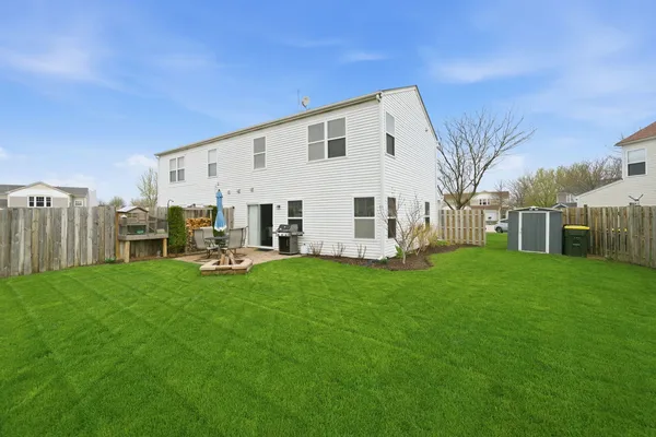 $300,000 | 620 Wedgewood Circle, Lake In The Hills, IL 60156